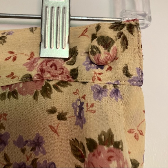 Liz Sport Petite Ditsy 90’s Floral Skirt - Size 4. - Picture 2 of 6